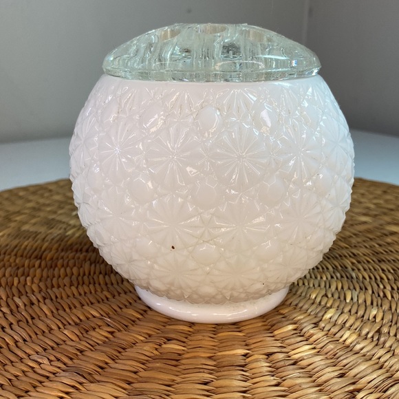 Vintage L.E. Smith White Daisy and Button White Glass Rose Bowl with Flower Frog - Picture 4 of 11